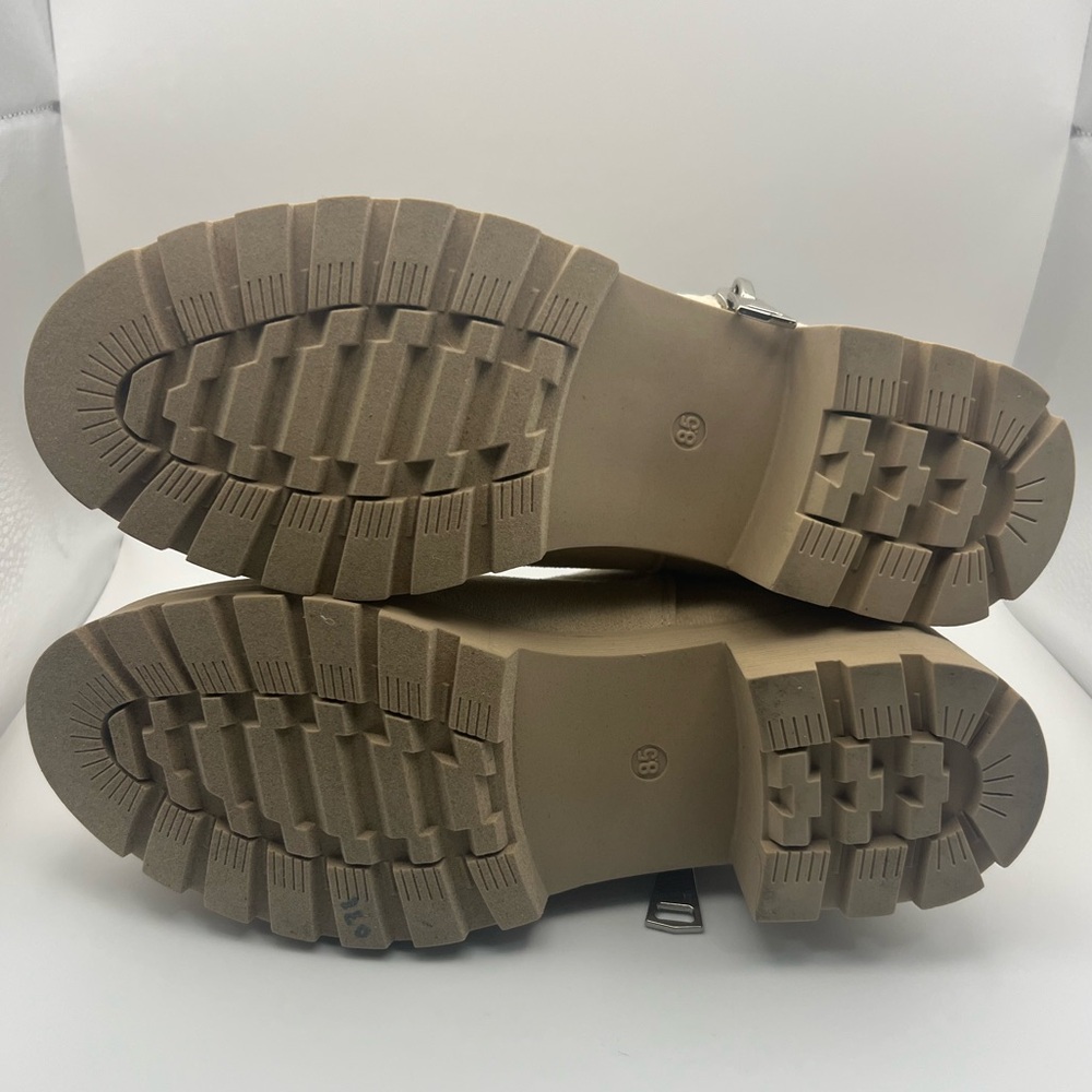 Tan/beige boots new never worn